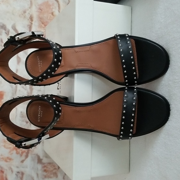 New Givenchy Elegant Studded Leather Sandals - Picture 10 of 12
